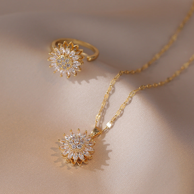 Women's Sunflower Diamond Good Luck Comes Rotatable High-grade Necklaces