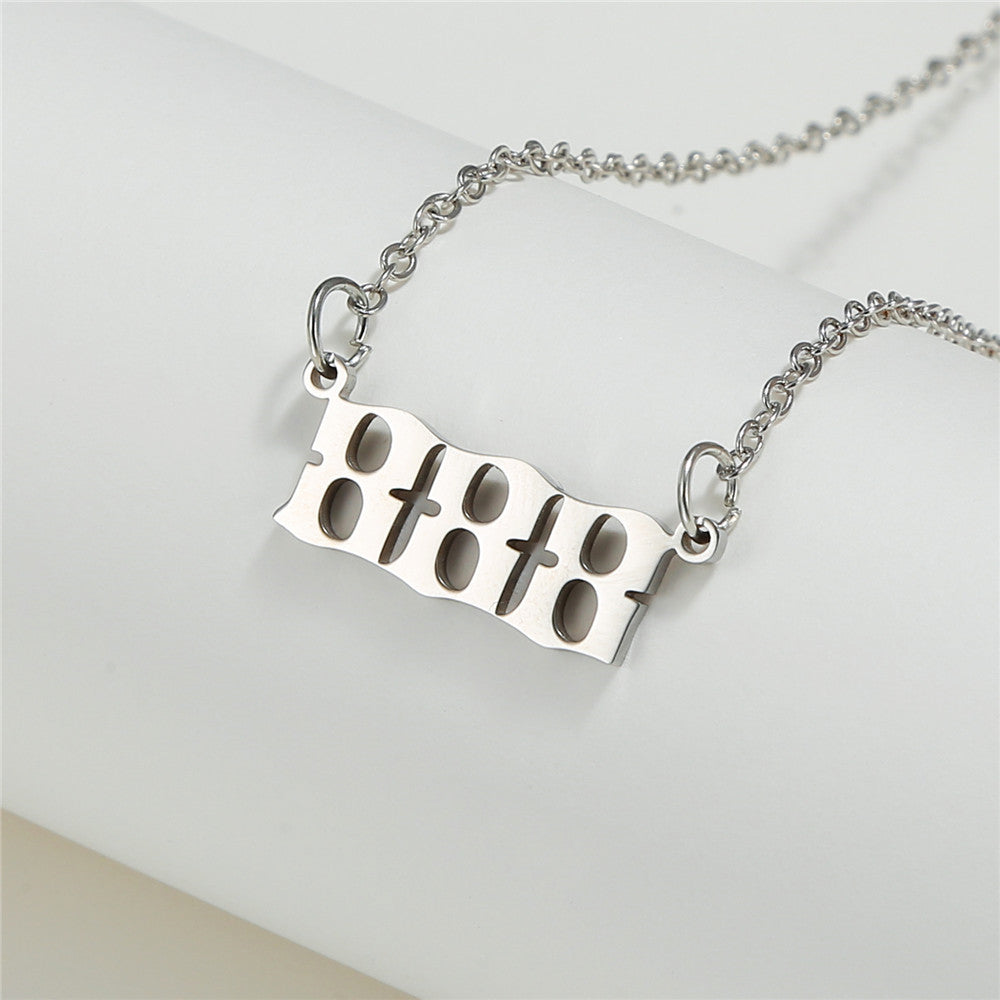 Colliers avec chiffres féminins numériques d'ange en acier titane