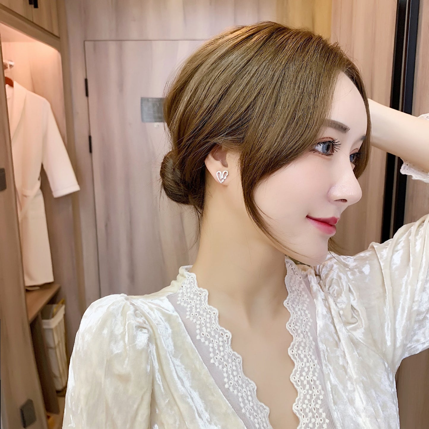 Women's Elegant Fully Jeweled Loving Heart Temperamental Minority Earrings