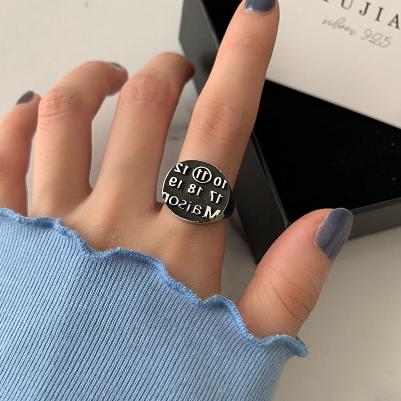 Women's Love Pattern Retro Fashion Round Digital Rings