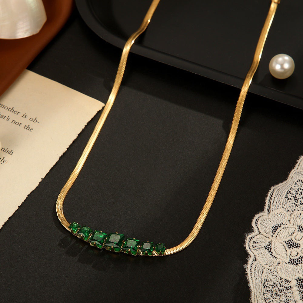 Women's Vintage Emerald Zircon Snake Bones Chain Fashionable Temperamental Necklaces