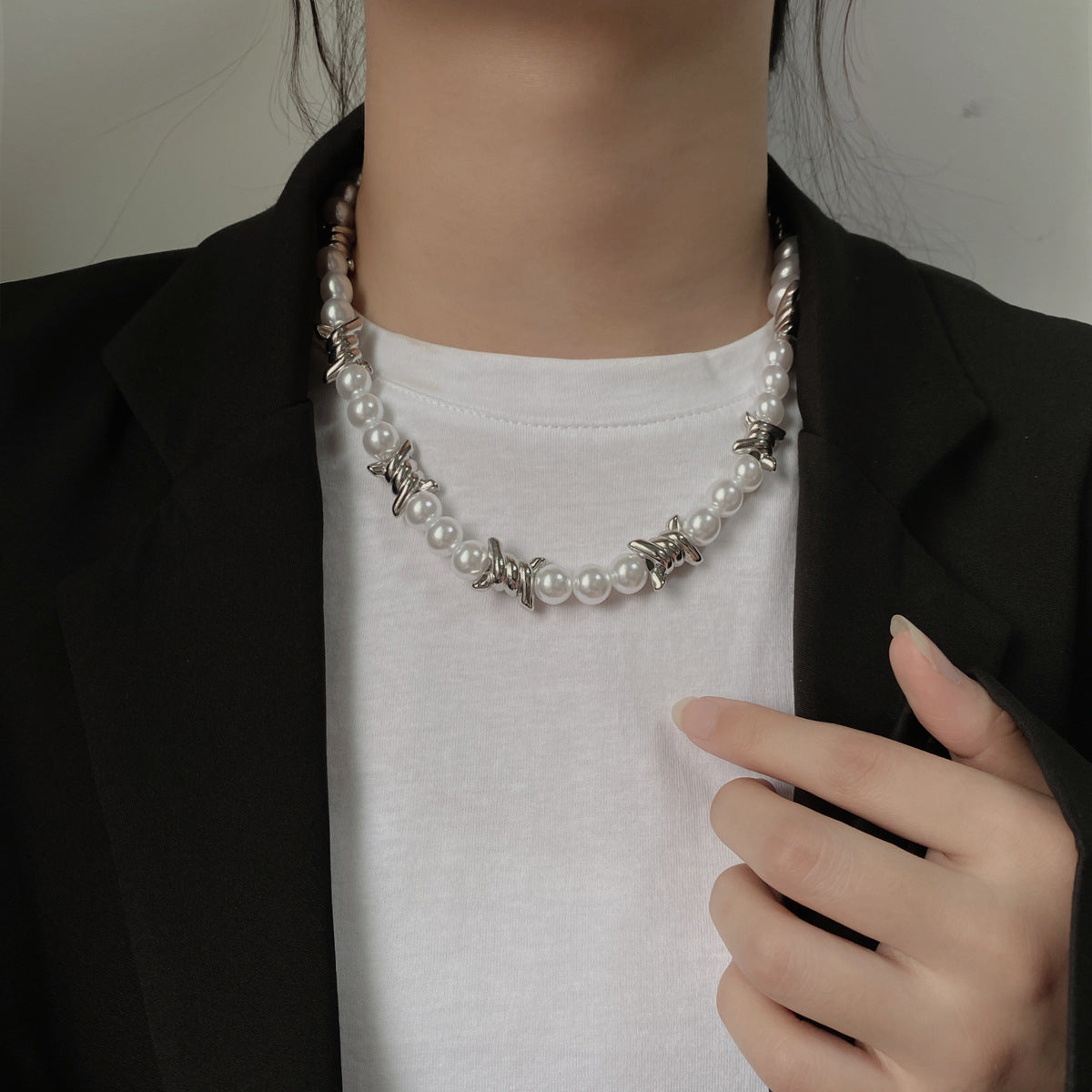 Thorn-Halsketten im Nischendesign für Damen und Herren sowie im dunklen Stil
