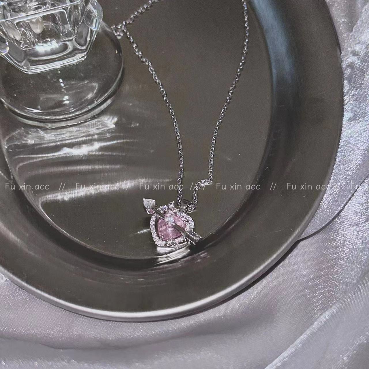 Women's Style Heart-piercing Pendant Love For Light Necklaces