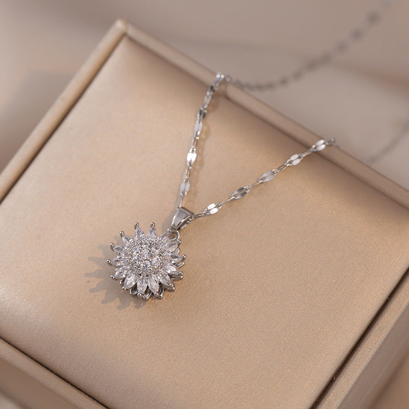 Women's Sunflower Diamond Good Luck Comes Rotatable High-grade Necklaces