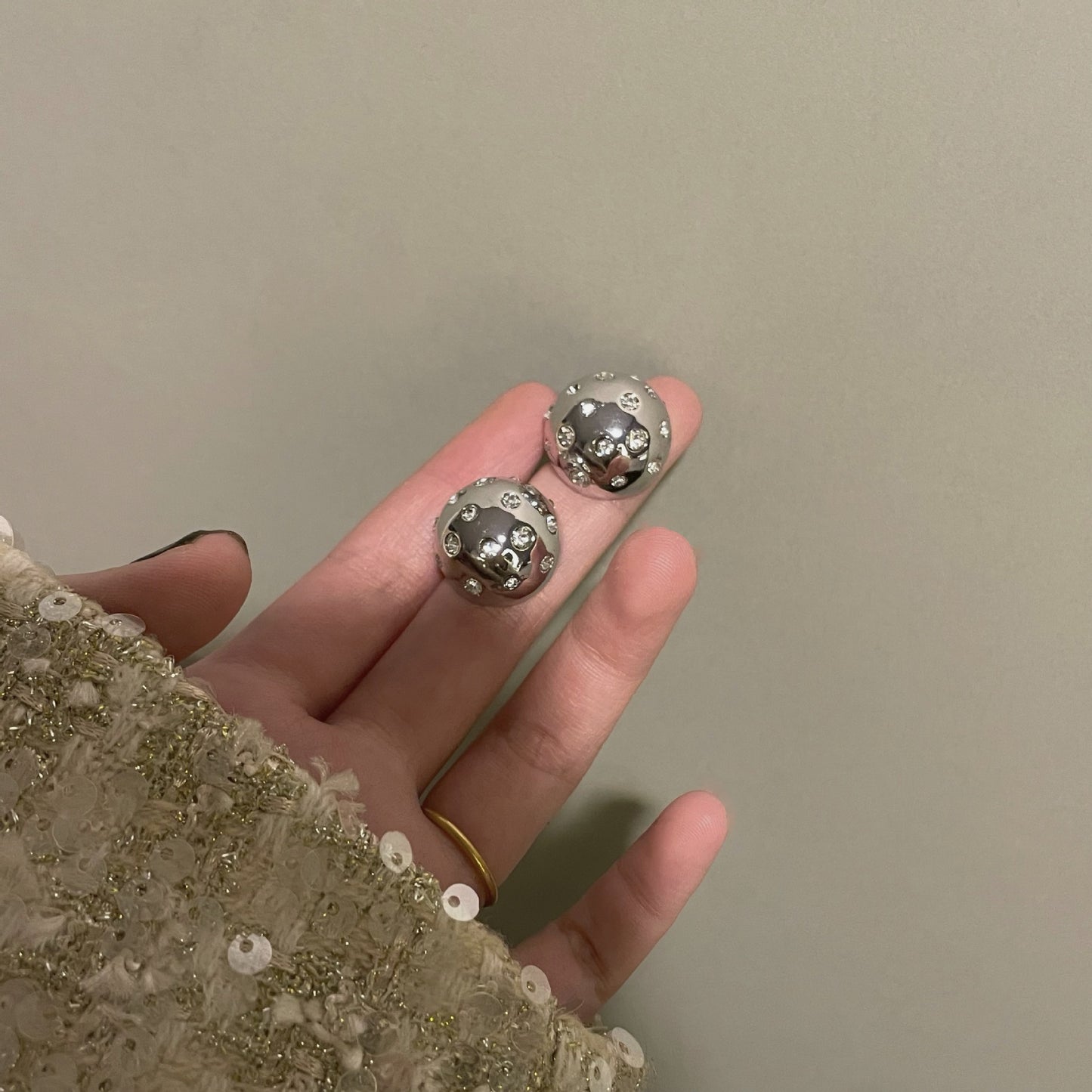 Damen-Ohrringe im französischen Stil, Ball-Retro-Minority-Design, hochwertige Ohrringe