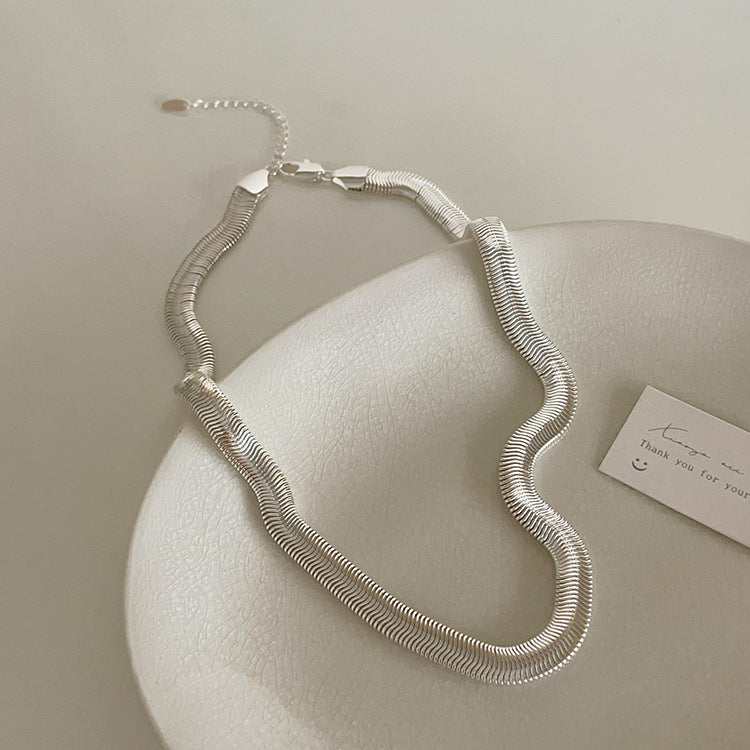 Colliers de conception de chaîne d'os de serpent en métal de haute qualité pour femmes