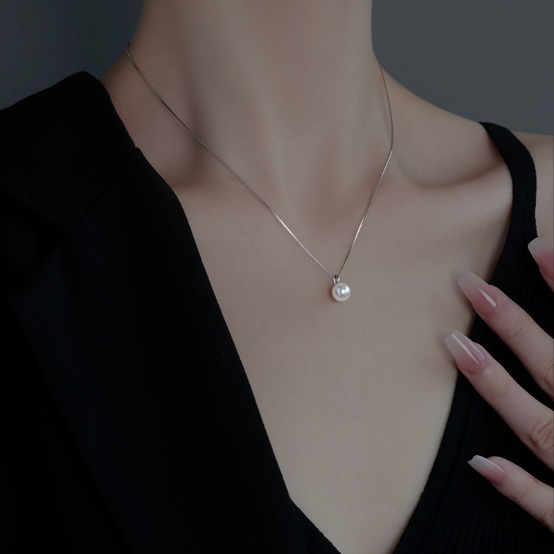 Women's Natural Sweater Chain High-grade Short Light Necklaces