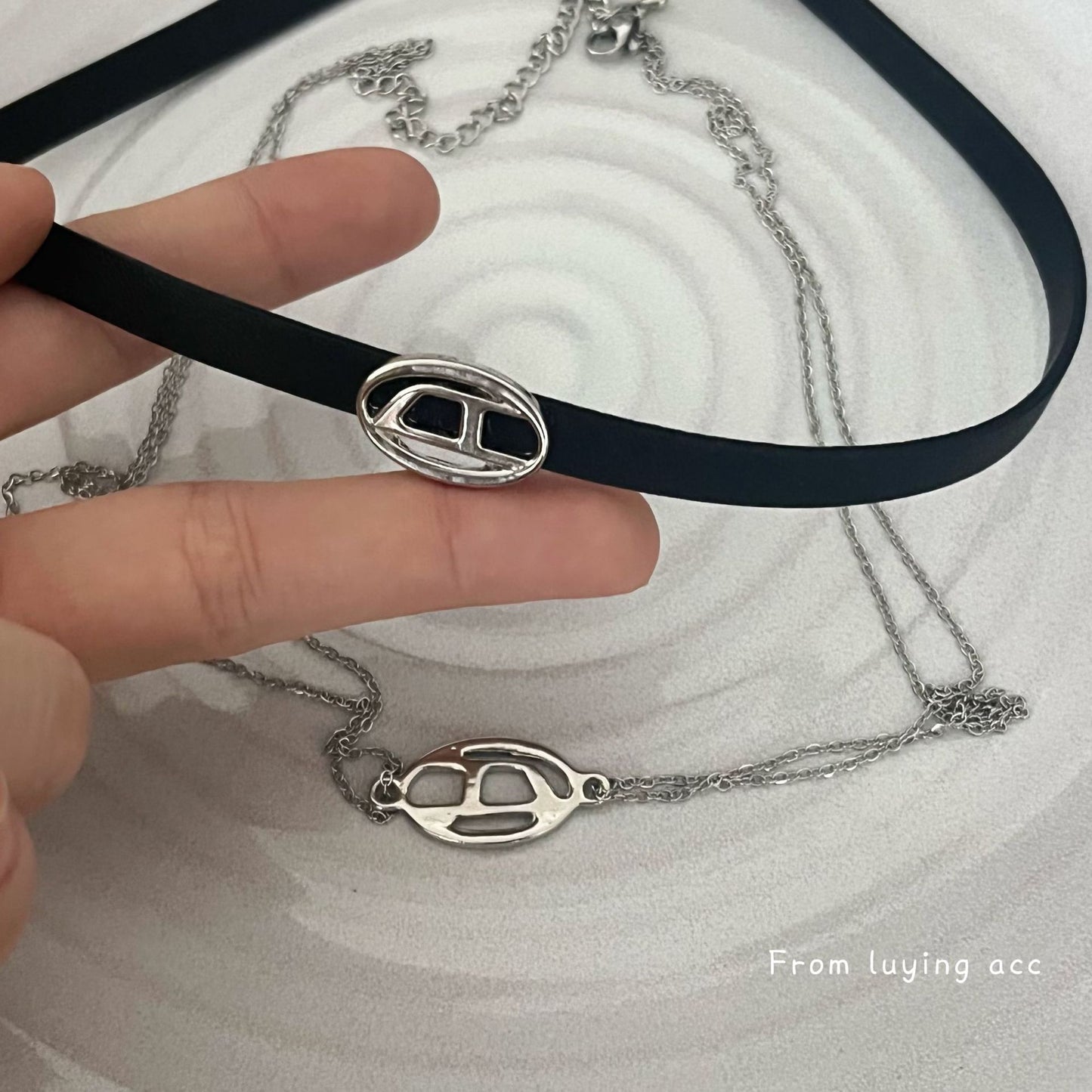 Wind High-grade Leather Niche Design Sweet Necklaces