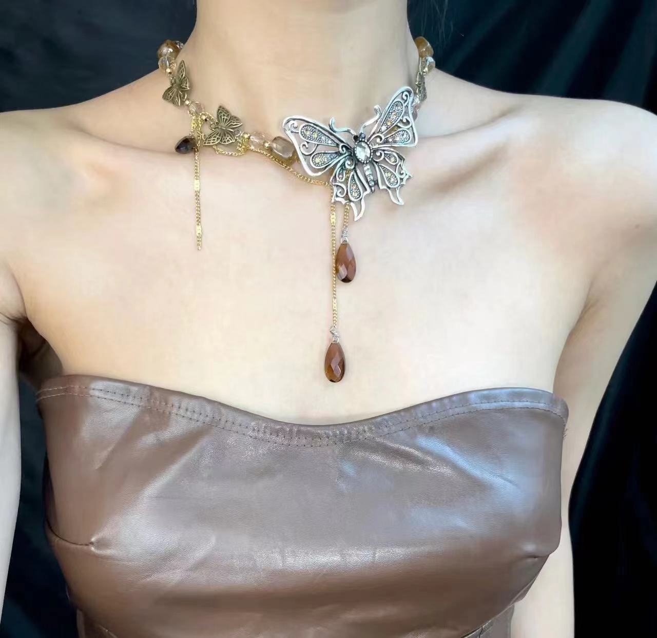 Brown Amber Beaded Butterfly High-grade Cold Necklaces