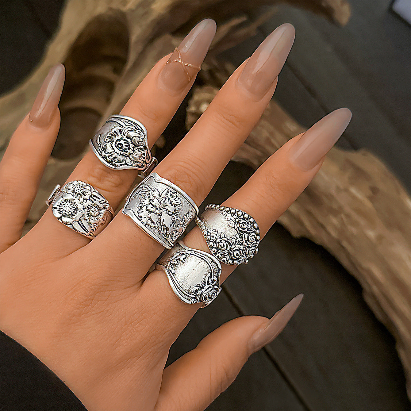 Distressed Suit Knuckle Vintage Art Pattern Ringe