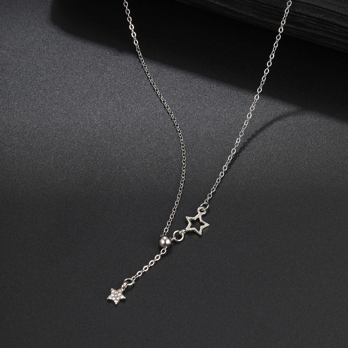 Colliers de clavicule avancés de conception féminine de strass de simplicité populaire