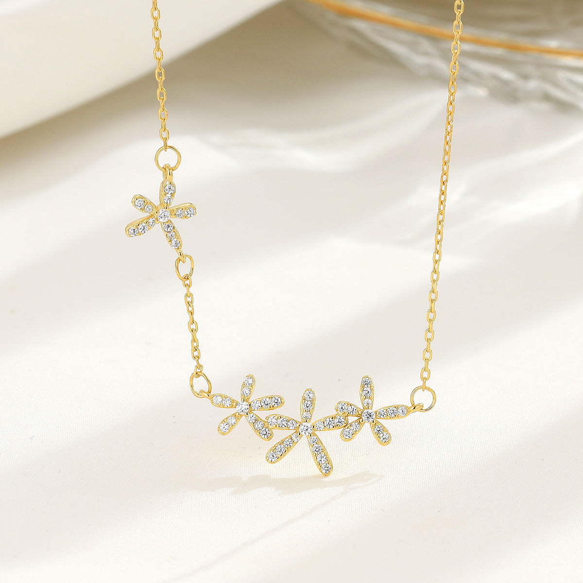Women's Temperamental Minority High-grade Ornament Light Luxury Necklaces