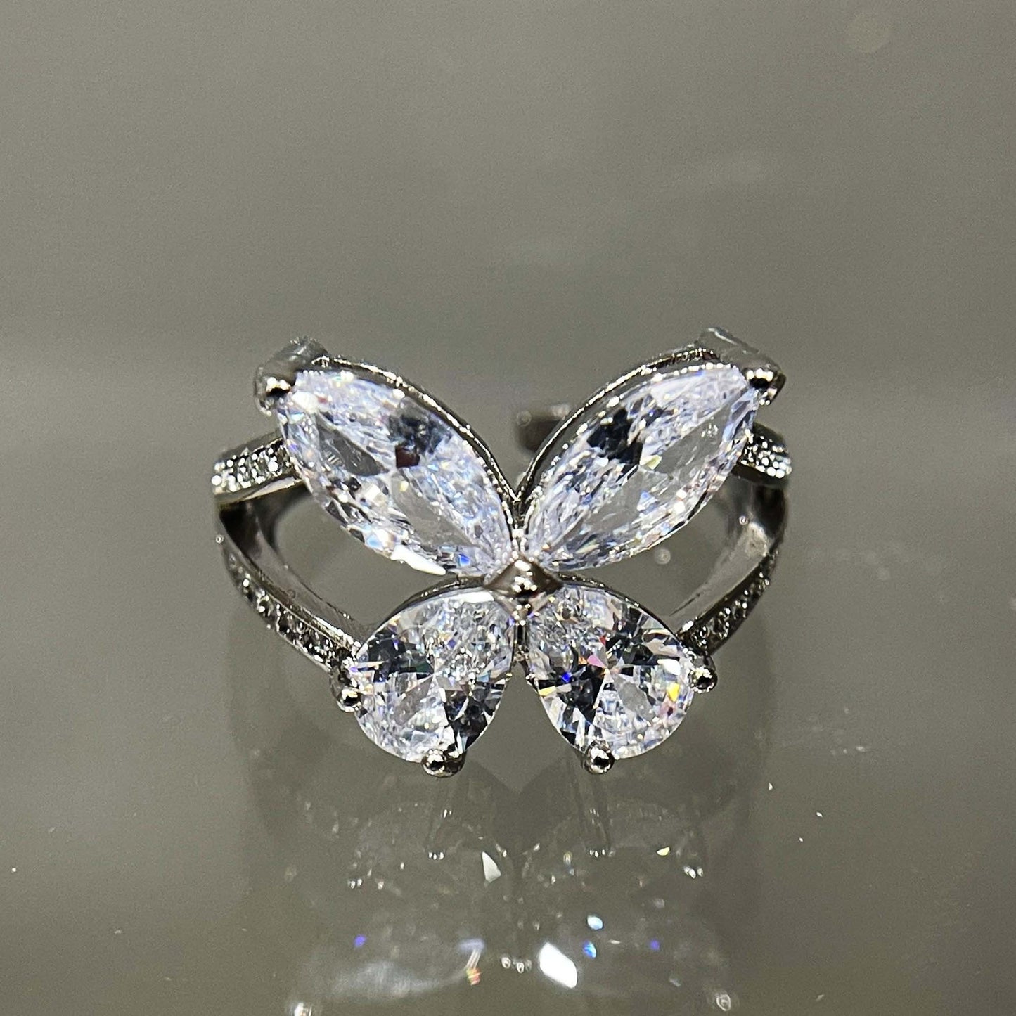 Bagues hautes en Carat de Moissanite importées pour femmes, Imitation de papillon en direct, diffusion en direct