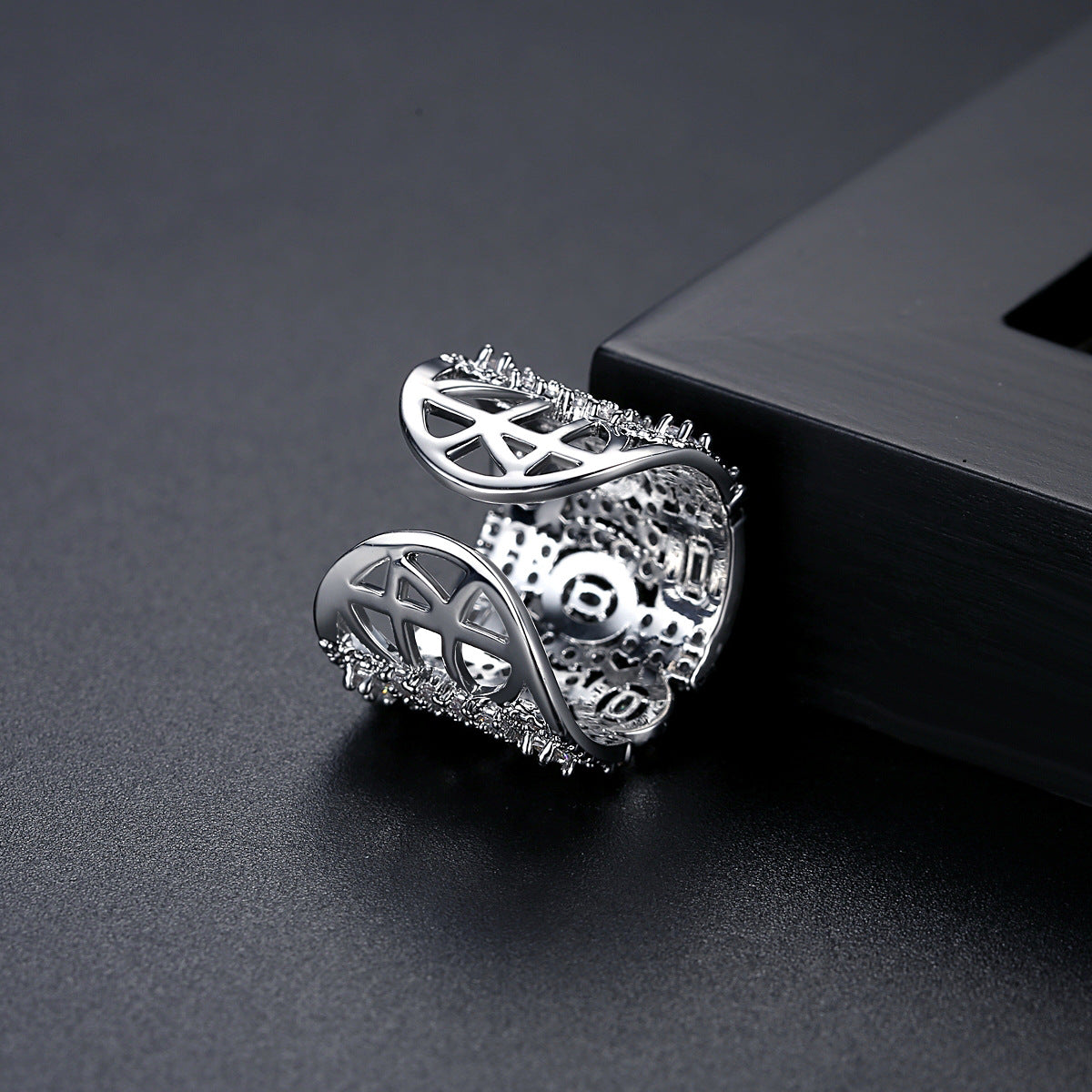 Women's Eye-catching Zircon Luxury Opening Hand Jewelry Rings