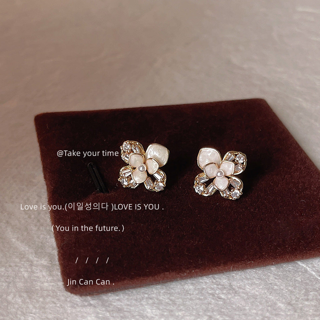 Boucles d'oreilles plaquées aiguille en argent avec micro incrustation de zircons