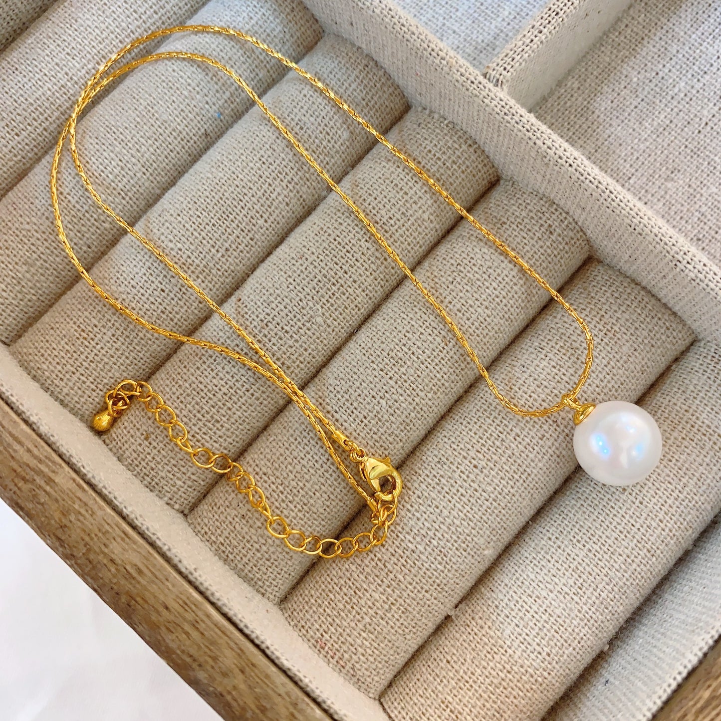 Colliers minimalistes avec pendentif en perles et chaîne plaquée or