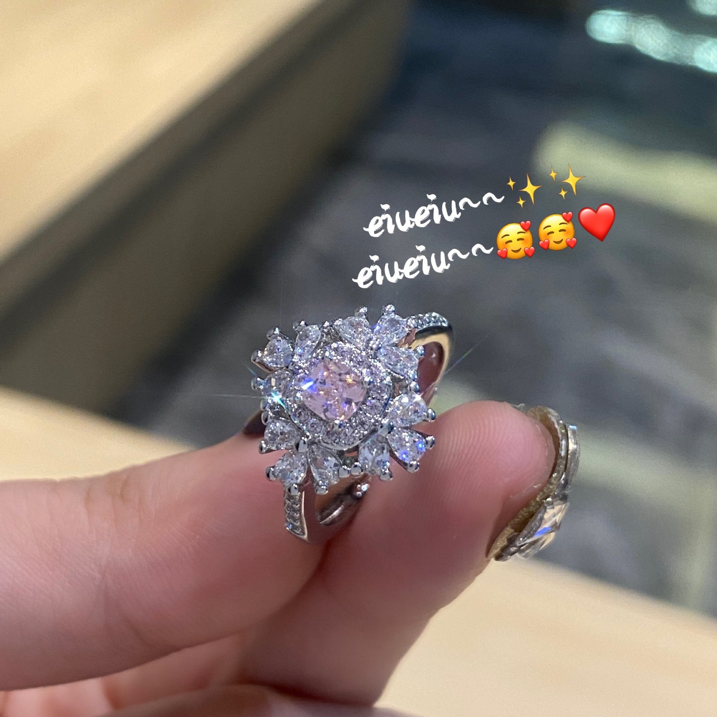 Damen-Straßenringe im kalten Stil mit feinen, hellen, rosafarbenen Diamanten