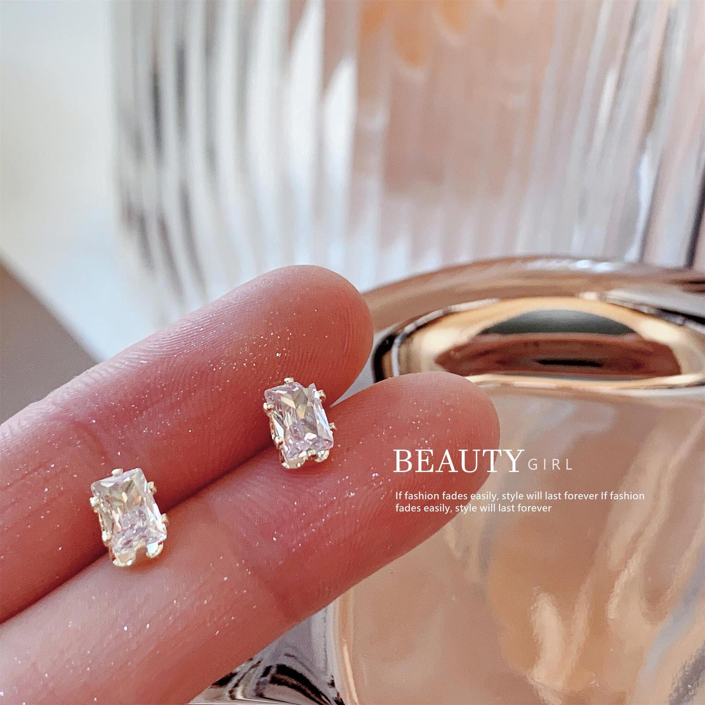 Women's Exquisite Niche Design Small Ear Bone Earrings