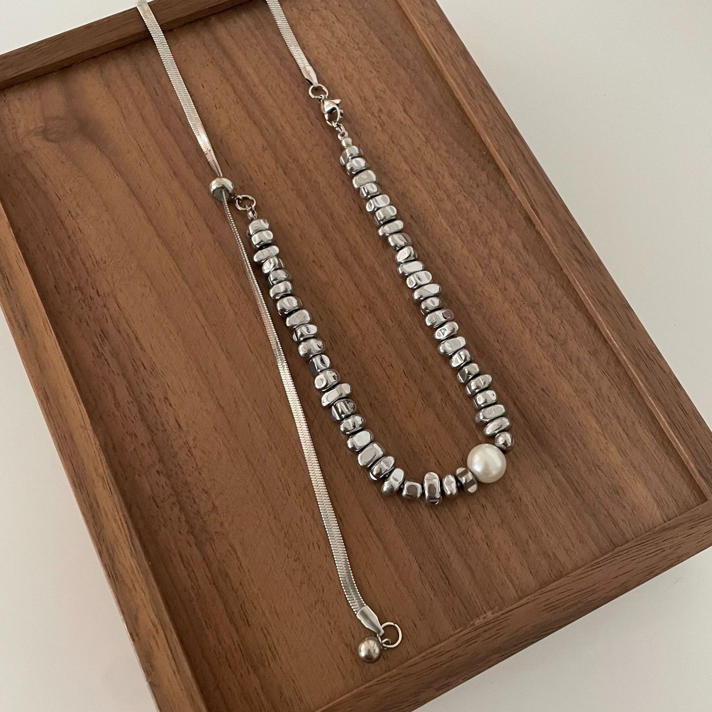 Colliers de niche en chaîne d'os de serpent en acier titane Of Sier