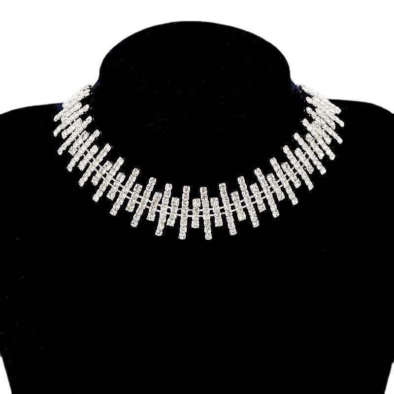 Colliers de chaîne de clavicule de boîte de nuit sexy de diamant de mode des femmes