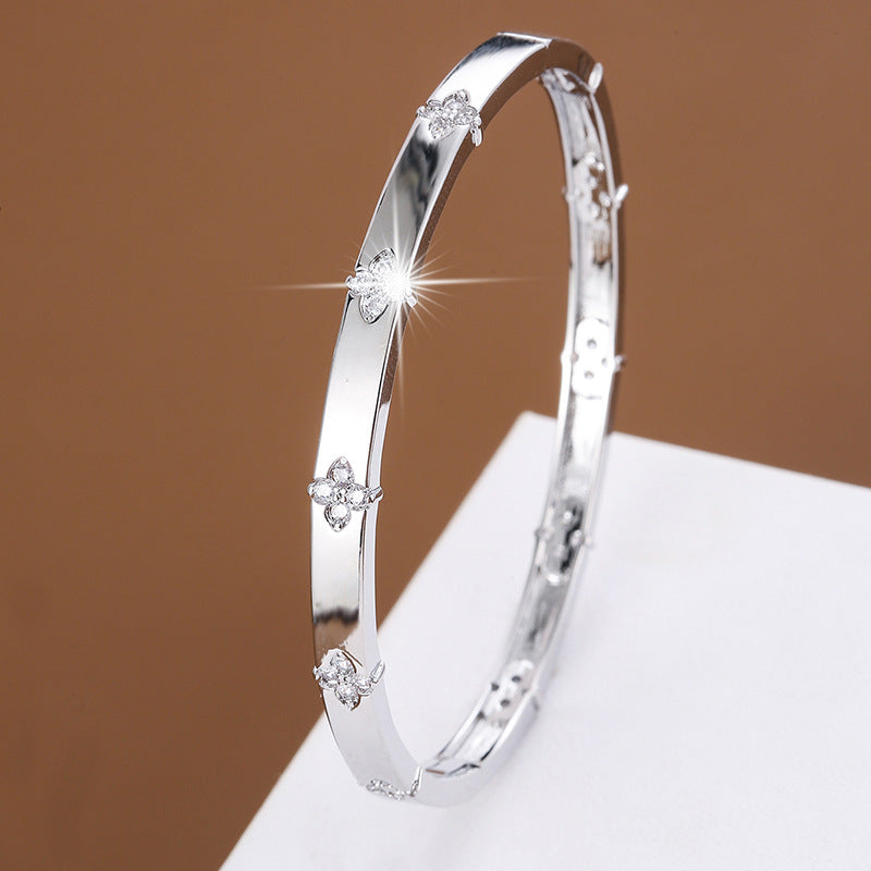 Women's Simple Flower-shaped Exquisite Fresh Niche Copper Inlaid Zircon High-grade Bracelet