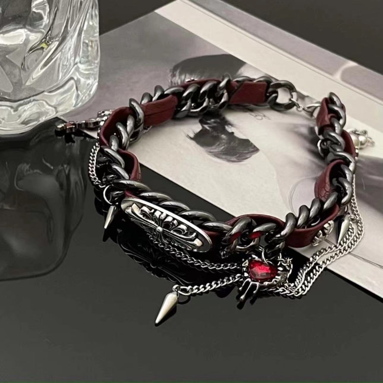 Colliers en cuir et métal pour femmes, Design avec pompon en forme de cœur et de croix, de haute qualité