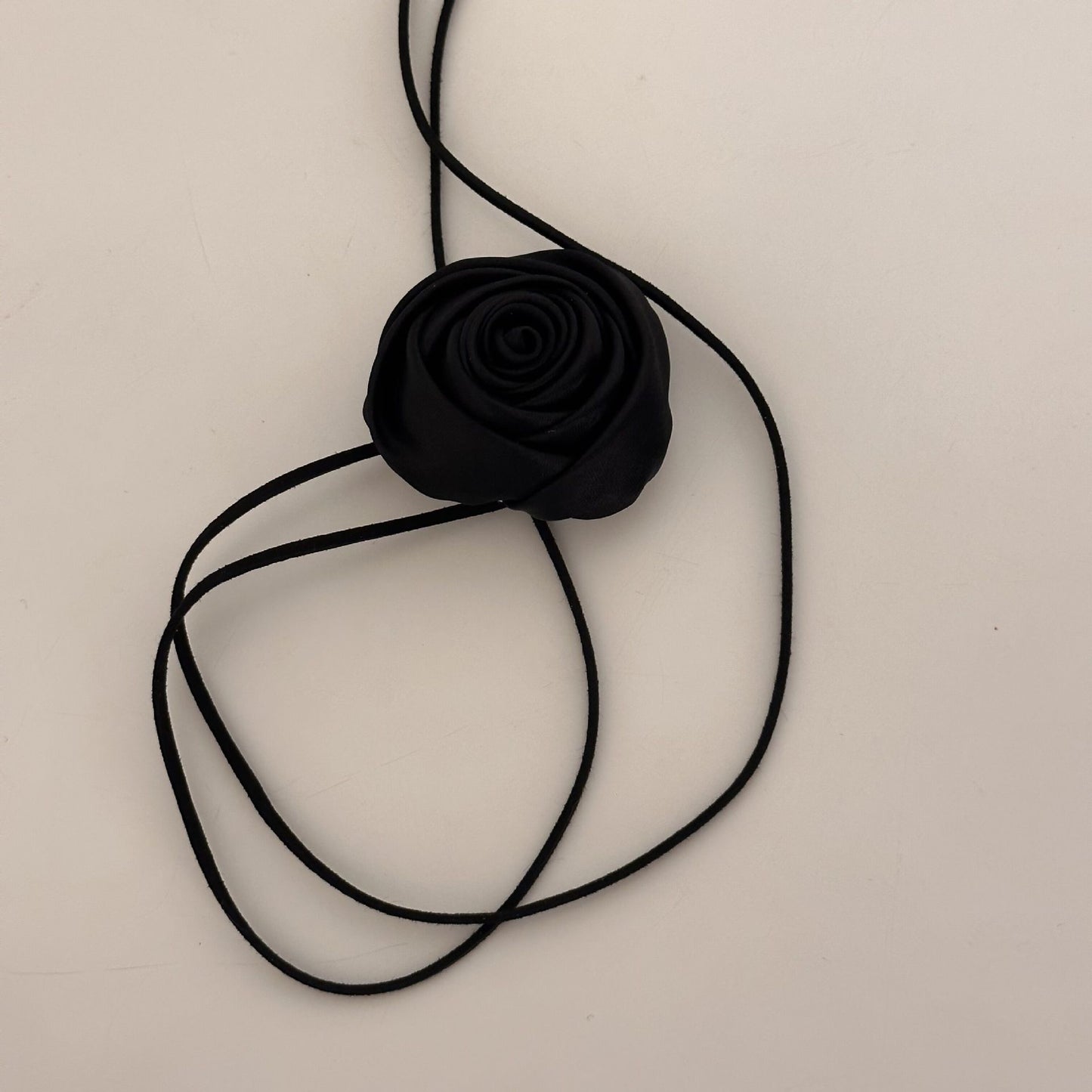 Colliers foncés à nœud de Style froid Rose rétro pour femmes