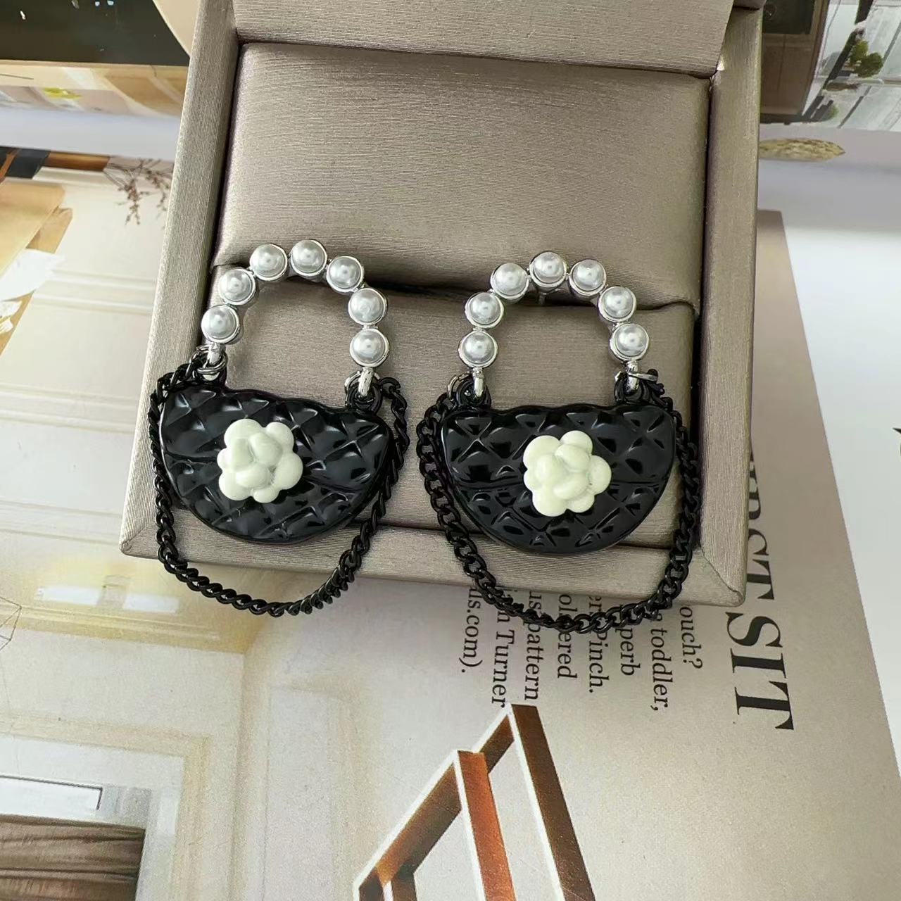 Diamond Flower Unique Personality Design Ear Light Earrings