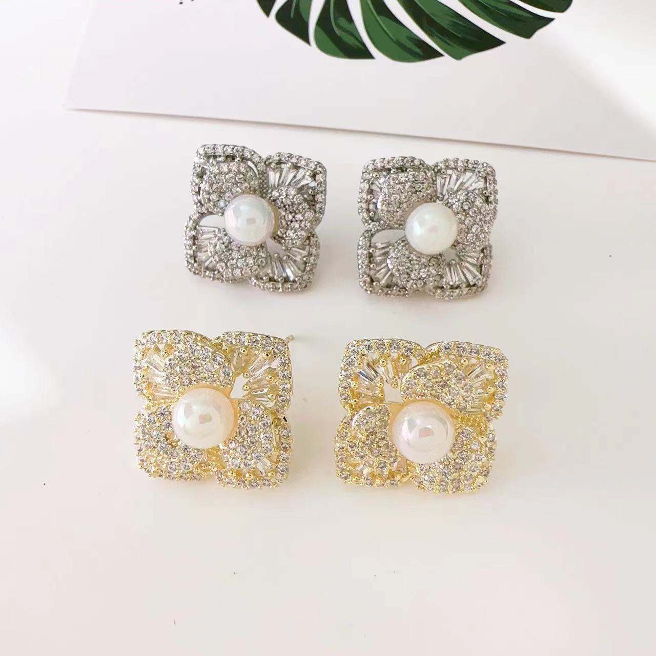 Women's Exquisite Geometric Square Inlaid Zirconium Pearl For Design Rings