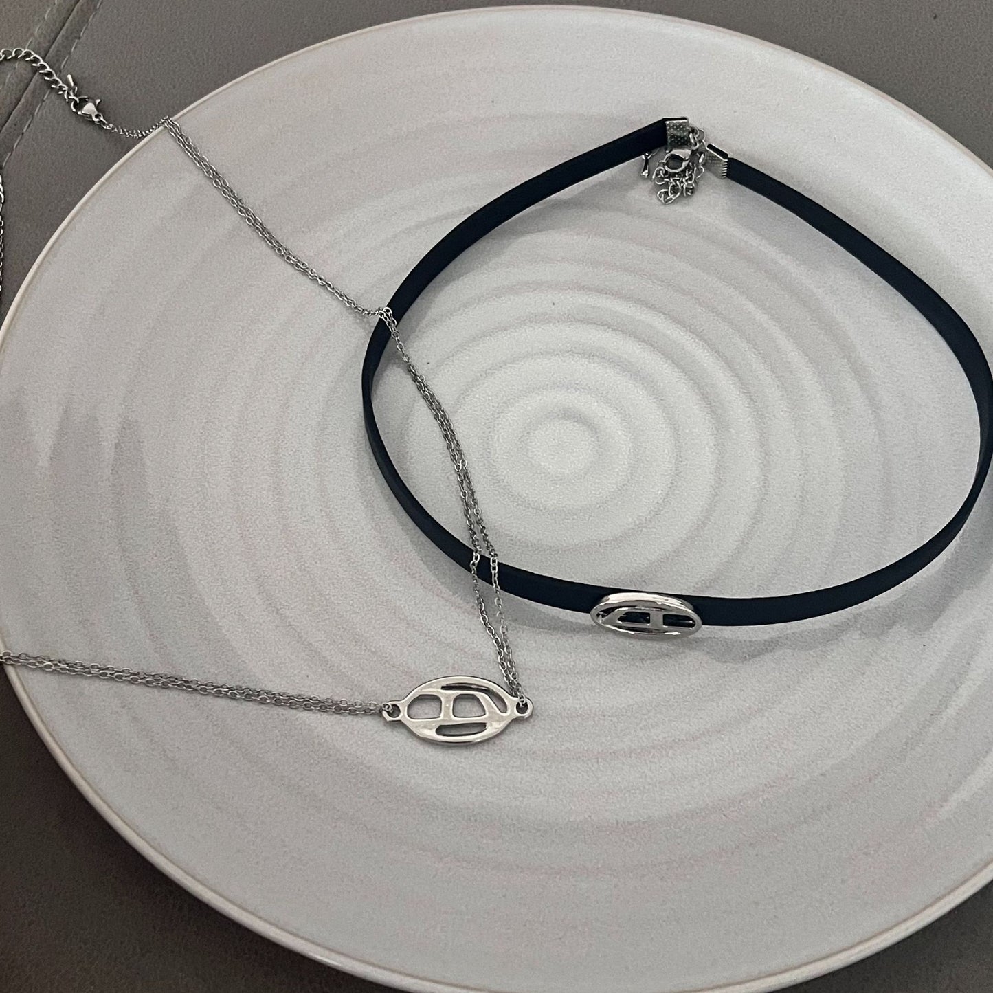 Wind High-grade Leather Niche Design Sweet Necklaces