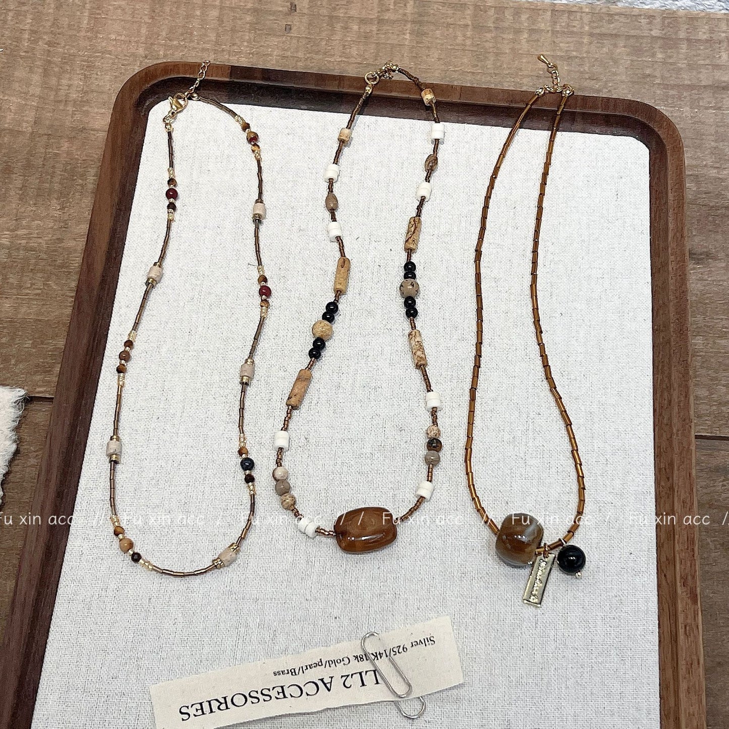 Colliers de clavicule de style rétro minoritaire de luxe léger en perles de pierre