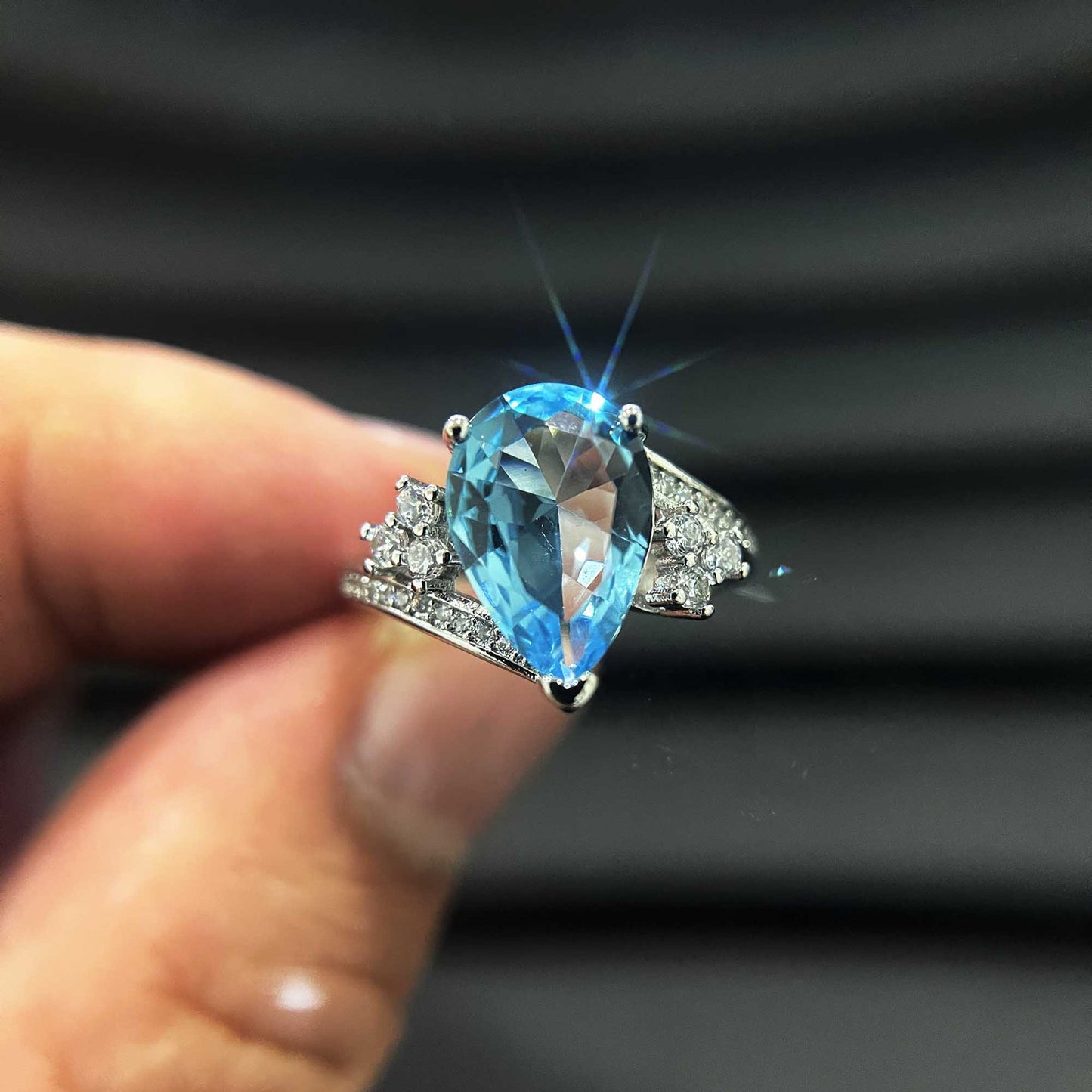 Carbon Diamond Drop-shaped Imitation Natural Topaz Colored Rings