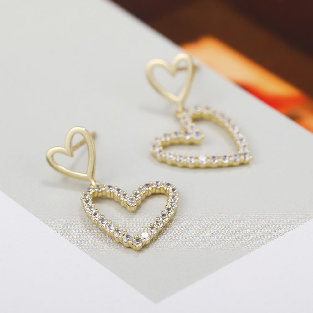 Boucles d'oreilles en forme de cœur creuses pleines de diamants