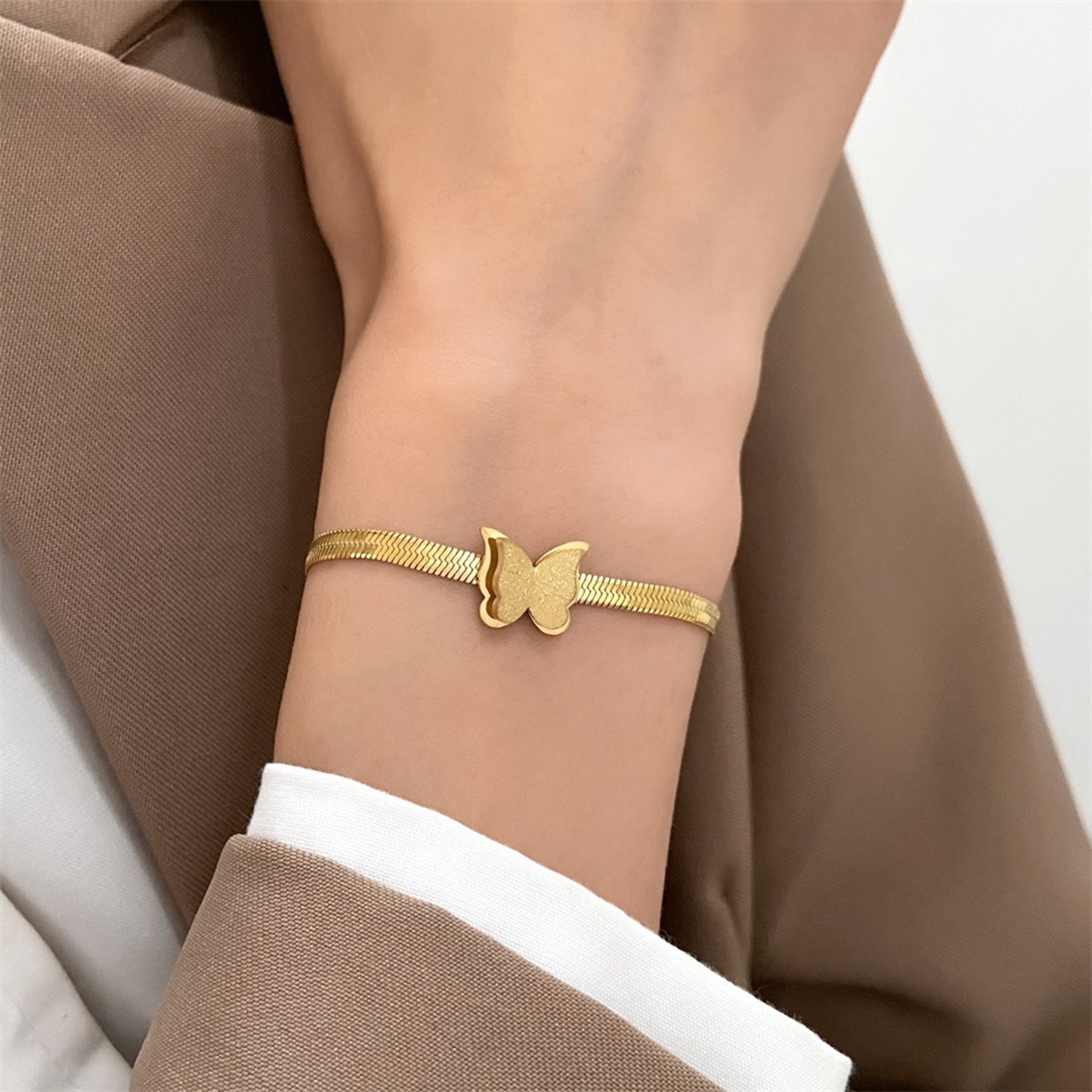 Schmetterlings-weiße Muschel-weibliche Nischen-einfache Armbänder ohne Verblassen der Farbe