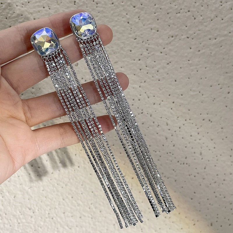 Boucles d'oreilles super à oreilles minoritaires à franges longues et fleurs