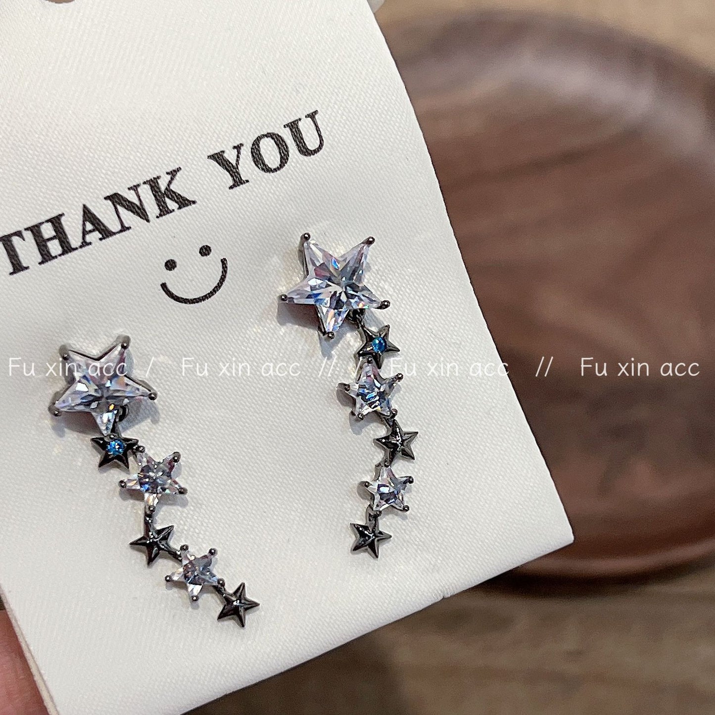 Nachtsternenlicht, kaltes Gefühl, leichte Luxus-Minorität, geheimnisvolle schwarze Ohrringe