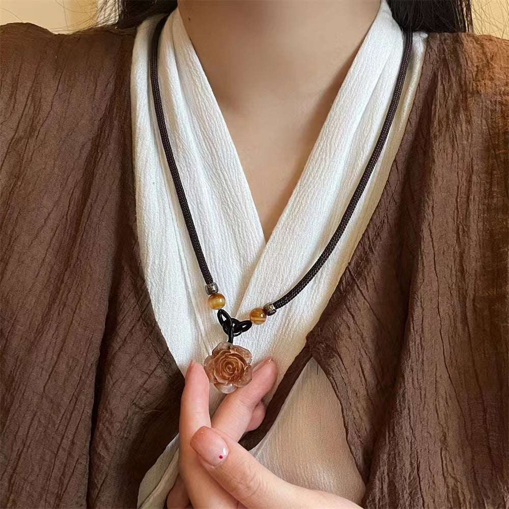 Colliers avec pendentif camélia pour femmes, boucle de paix nationale