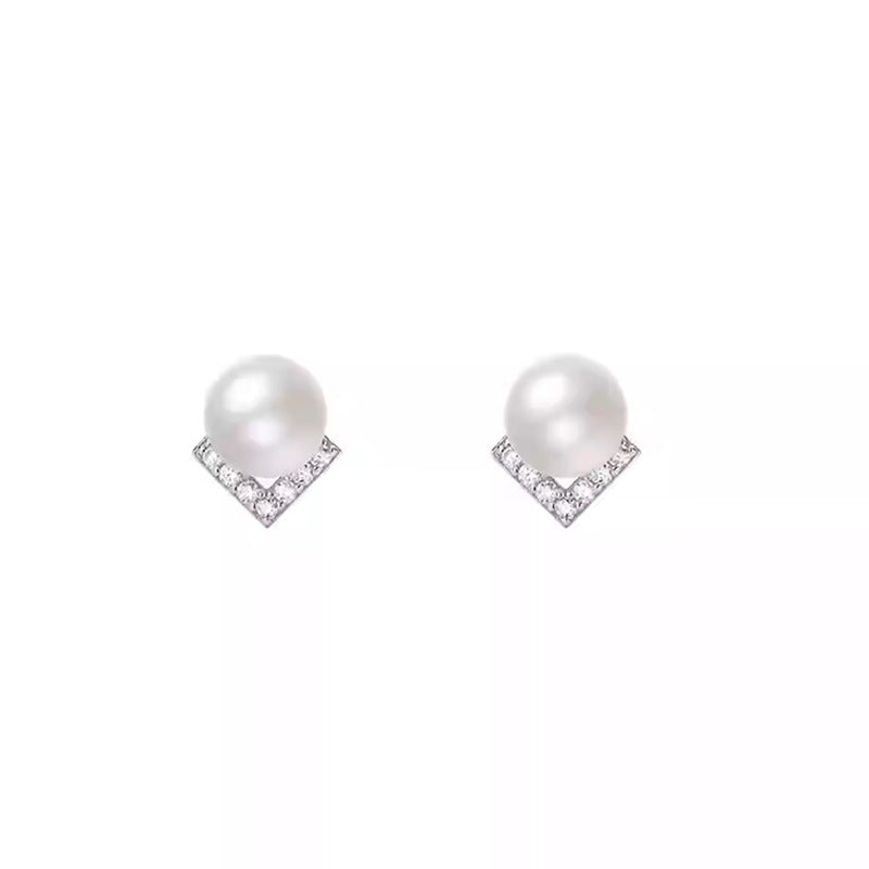 Women's V-shaped Imitation Pearl Exquisite Small Casual Zircon Stud Earrings