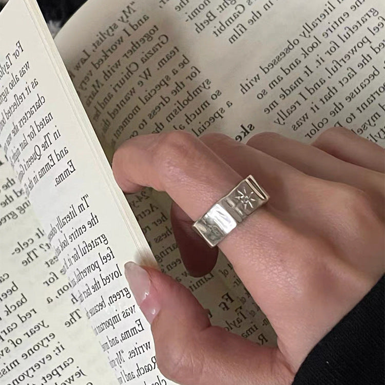 Ringe für Damen im Retro-Design mit Persönlichkeit und Minimalismus