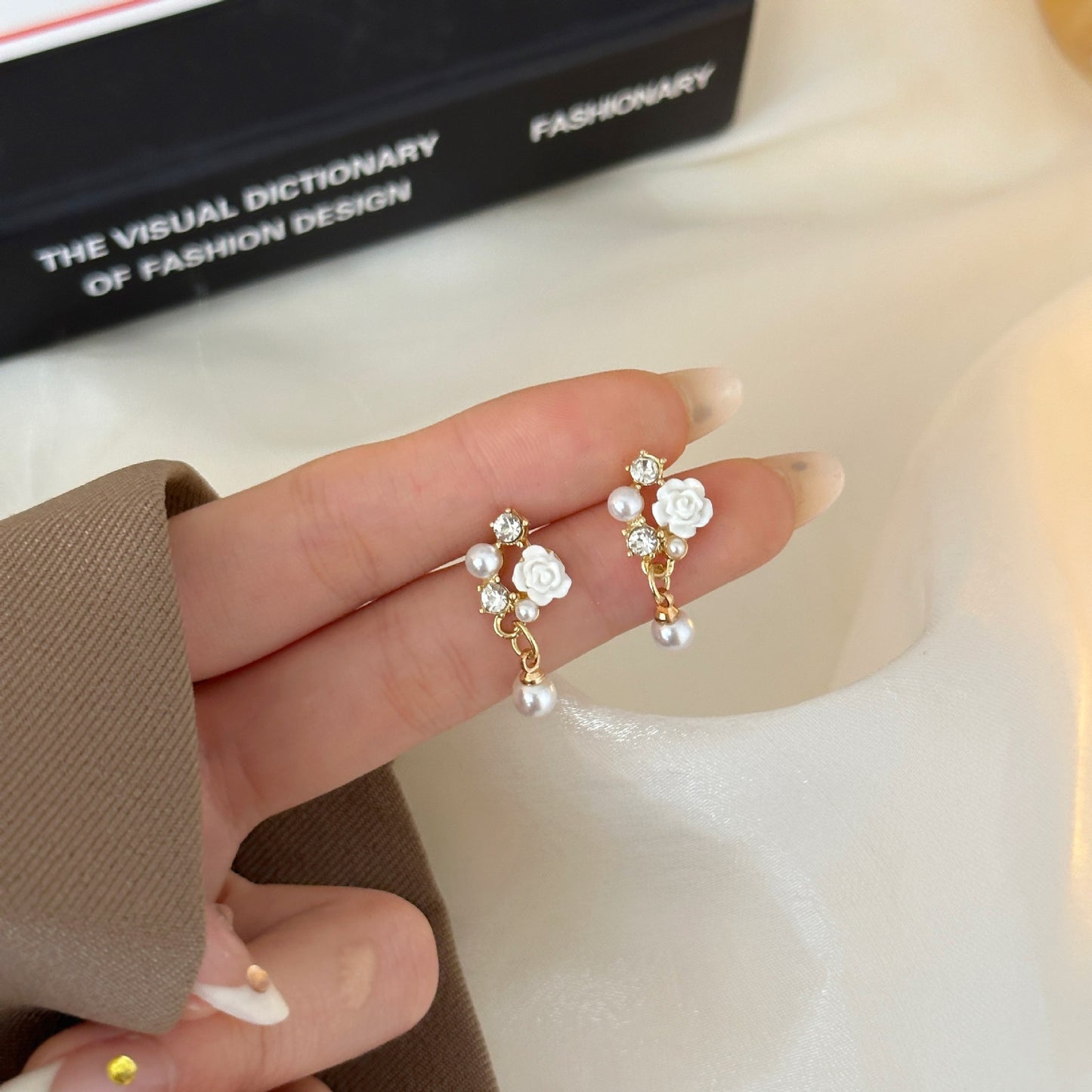 Boucles d'oreilles en forme de fleur de perle d'aiguille Sier, Design féminin