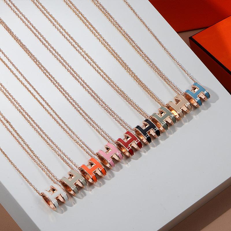 Version clavicule chaîne émail lettre femme ovale colliers en or Rose