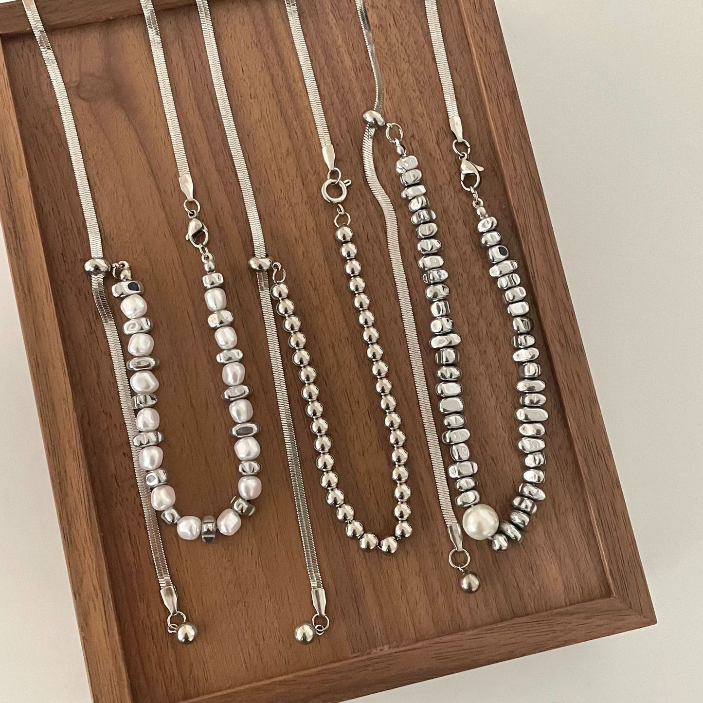 Colliers de niche en chaîne d'os de serpent en acier titane Of Sier