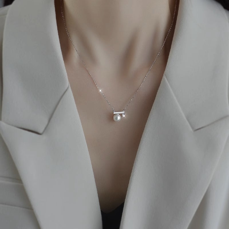 Women's Design Balance Beam Pearl Summer Collarbone Light Luxury Titanium Necklaces