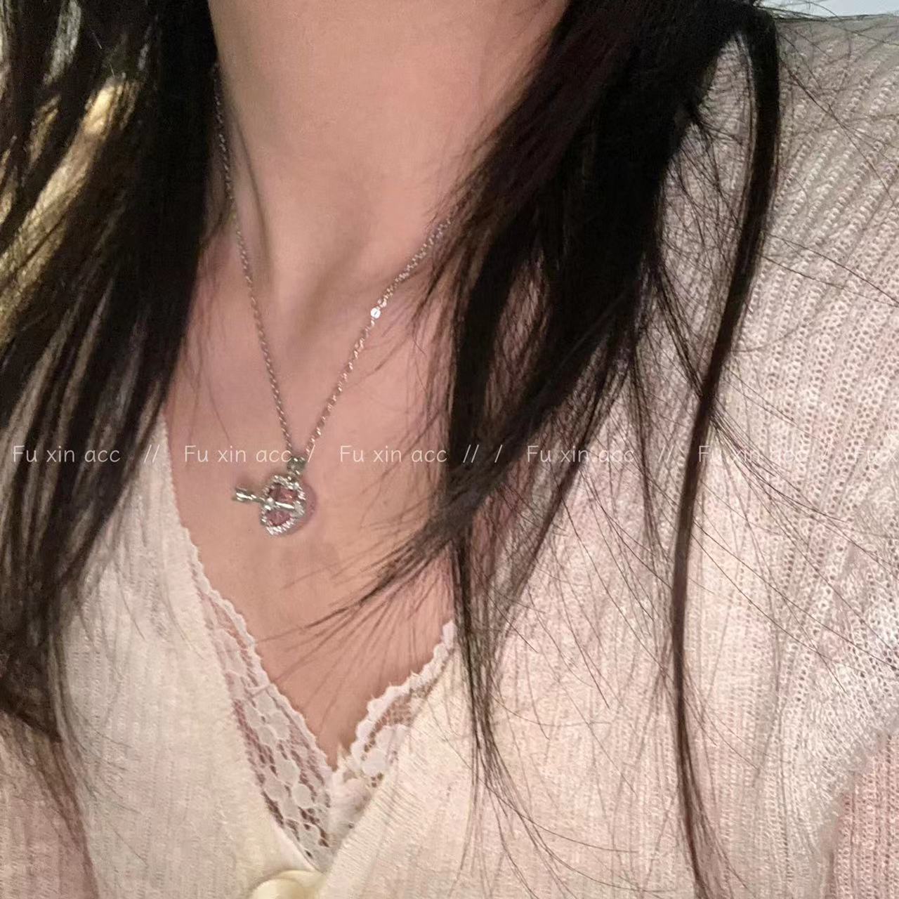 Women's Style Heart-piercing Pendant Love For Light Necklaces