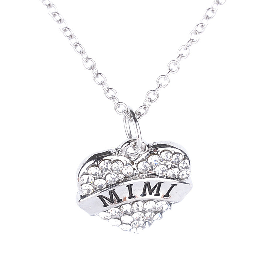 Colliers avec lettres simples et membres de la famille, pleins de diamants