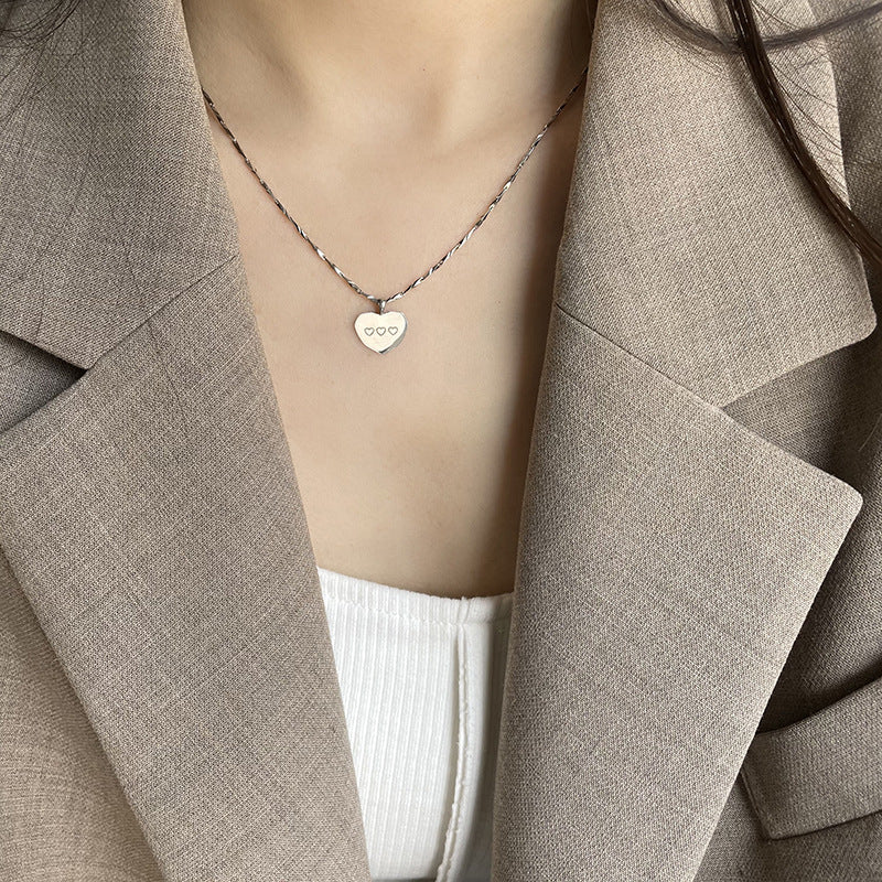 Colliers de clavicule de conception de minorité capricieuse simple d'amour des femmes