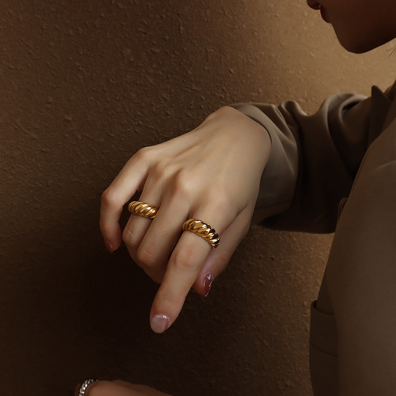 Retro schwere Flanke aus Fadenguss-Kleinfingerringen