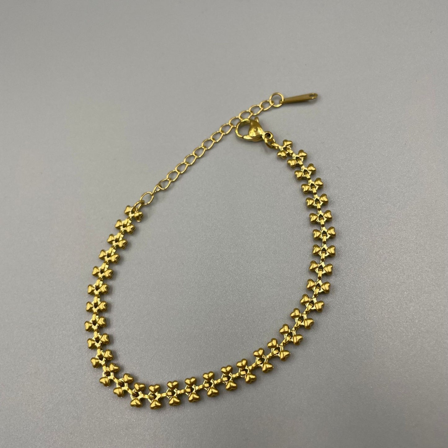 Damen-Armbänder aus Titanstahl mit chinesischer Geometrie und verschiedenen Nähten