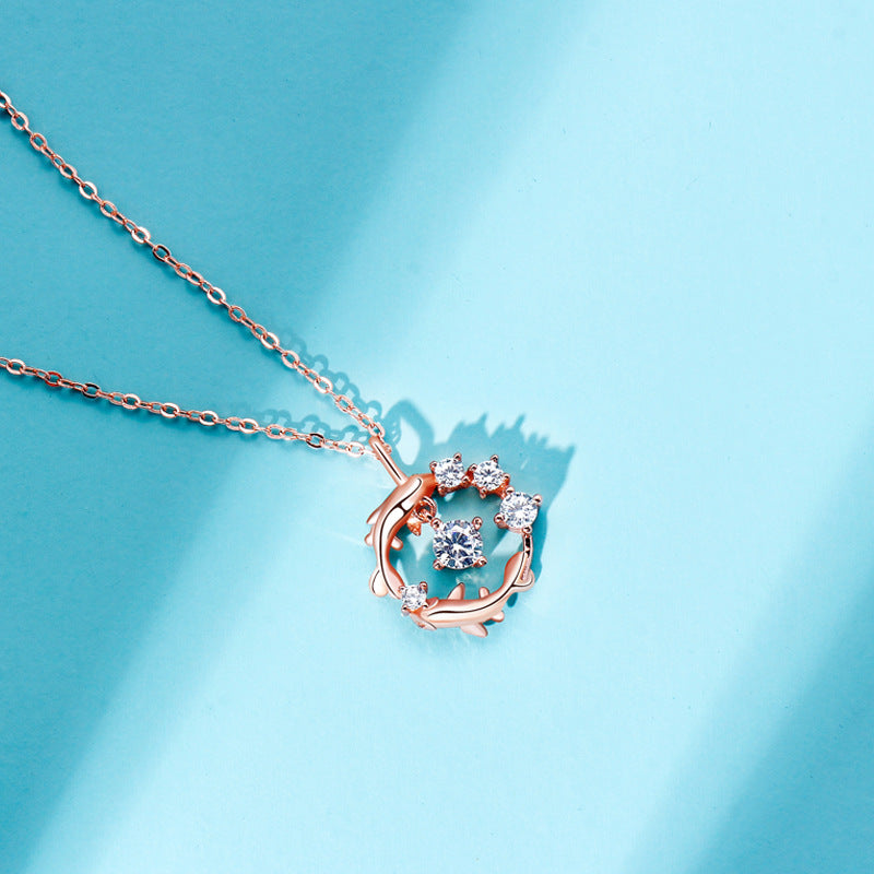 Style femme Pure Sier High Sense avec colliers