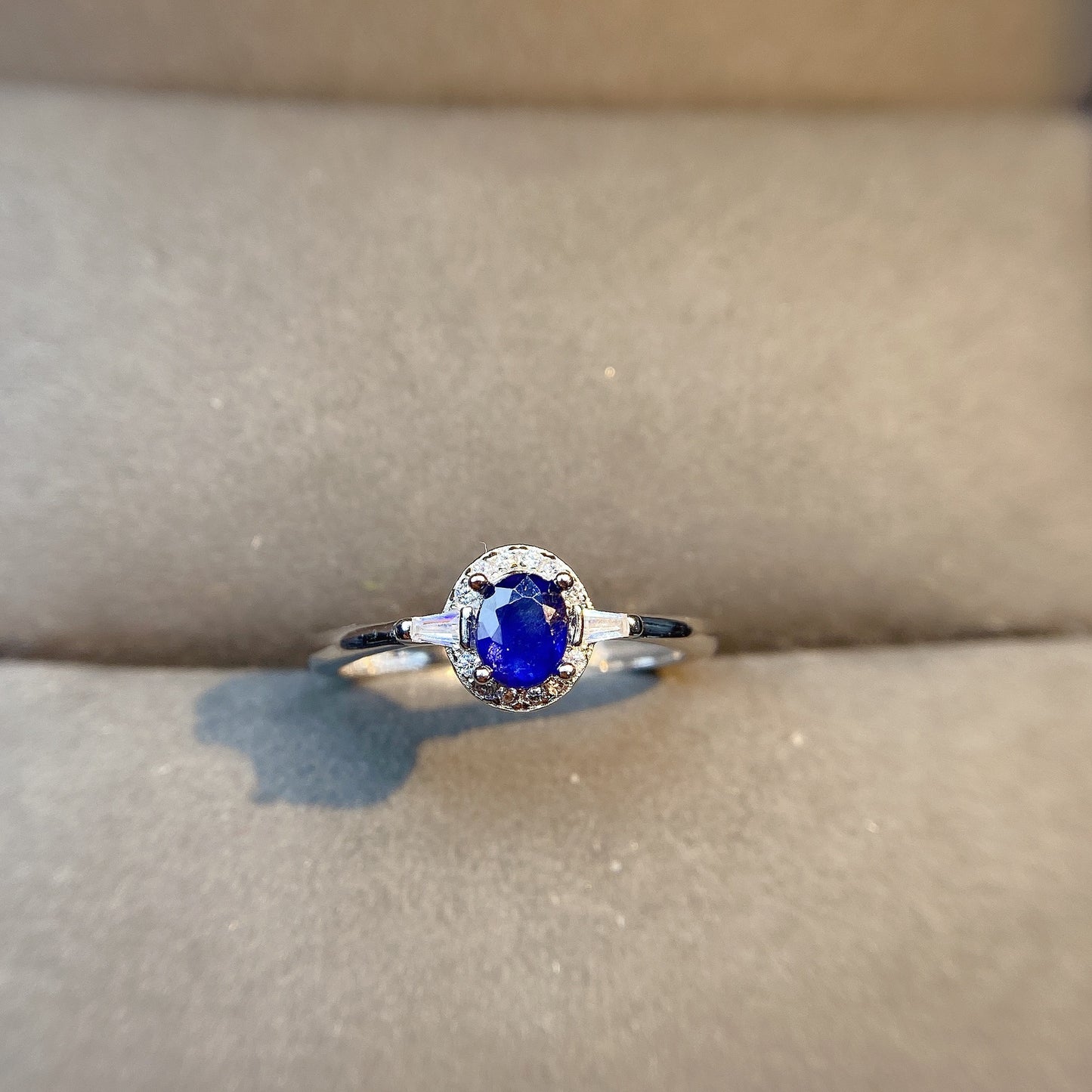 Women's Drainage Welfare Colored Gems Open Simple Rings